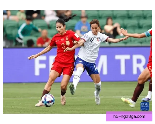 中国女足珀斯首训 唐佳丽独练陈巧珠缺席 中国女足珀斯首训 唐佳丽独练陈巧珠缺席